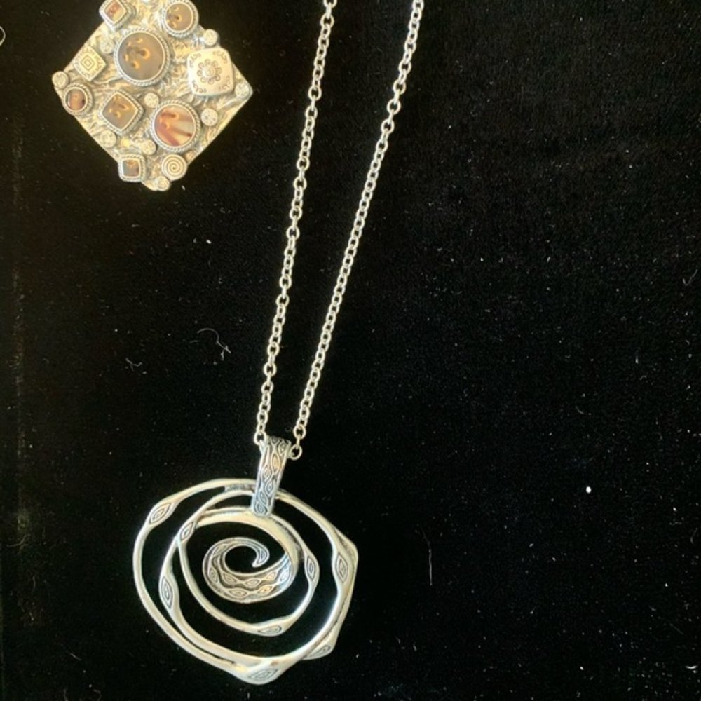 Necklace with 2 pendents